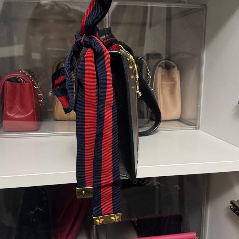 🔥Final Price-No Offers ✅ Gucci Sylvie Medium Black and Green Shoulder Bag w/ bow - Picture 6 of 9